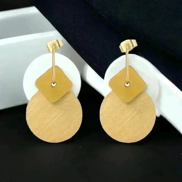 🆕️Elegant 18K Gold Plated Stainless Steel Earrings Polished and Matte Finish - Picture 1 of 11